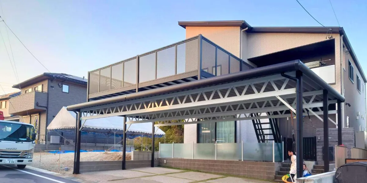 Casa reformada com design moderno no Japão